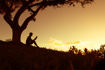 普宁市广太镇政府到高铁站有多少公里